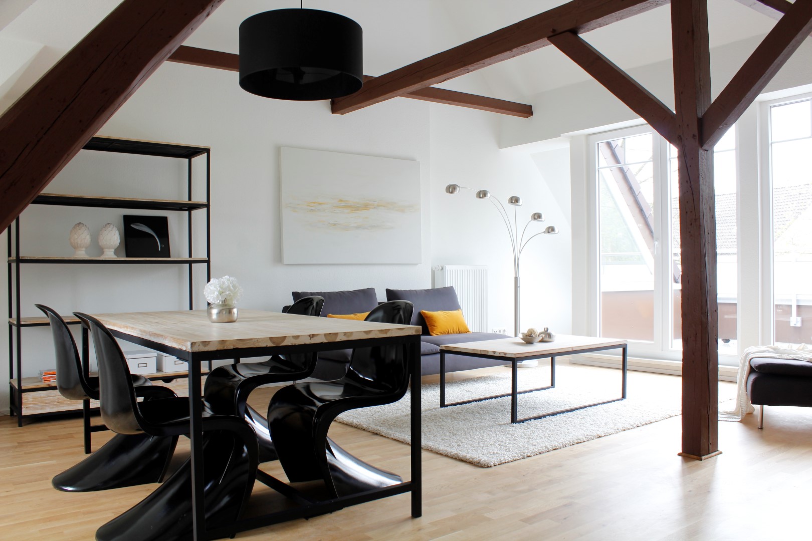 einer musterwohnung wird “leben” eingehaucht